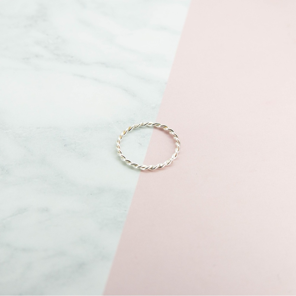 1mm 925 Sterling Silver Twisted Rope ring
Metal Tested ✔️